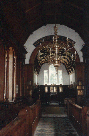 Little Gidding interior - chandelier (177899 bytes)